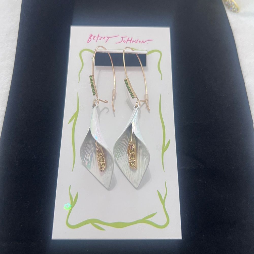 NEW BETSEY JOHNSON DROP CALA EARRINGS